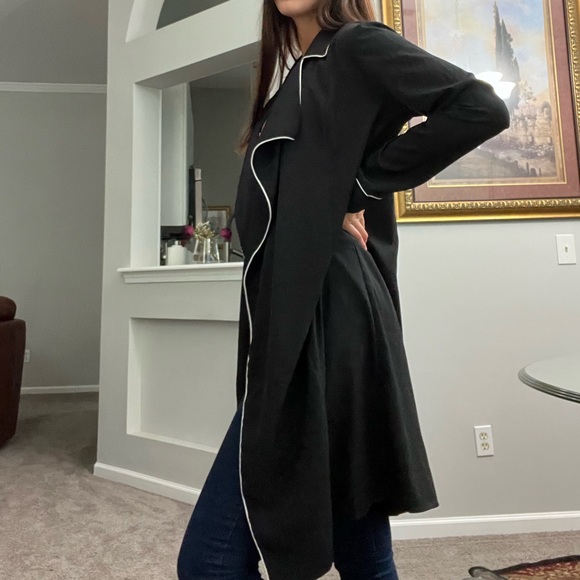 Contemporary Fashion Robe - Picture 2 of 5